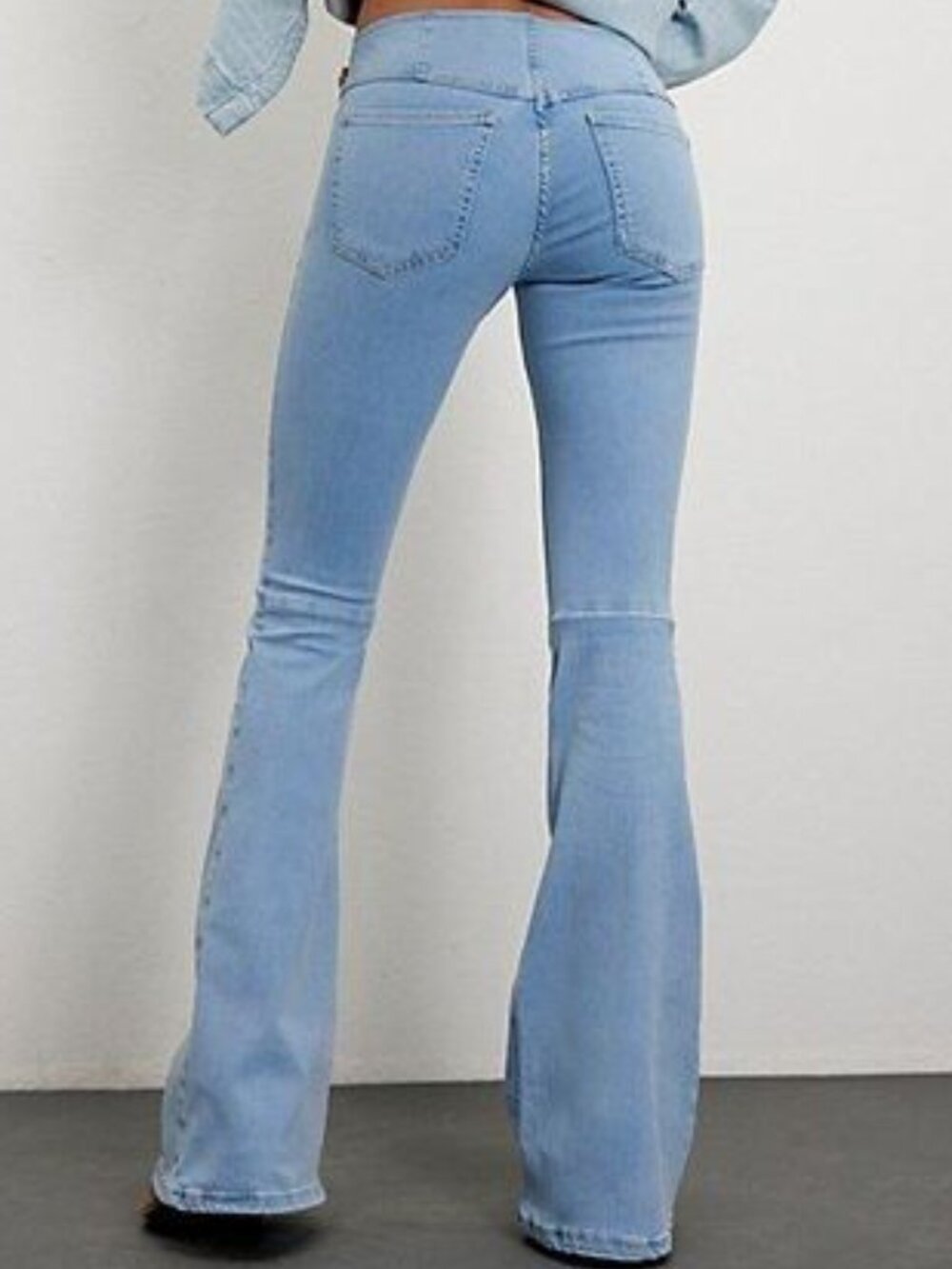 Free People, Penny pull on Jeans ,size 27. blue, flares. Like new.